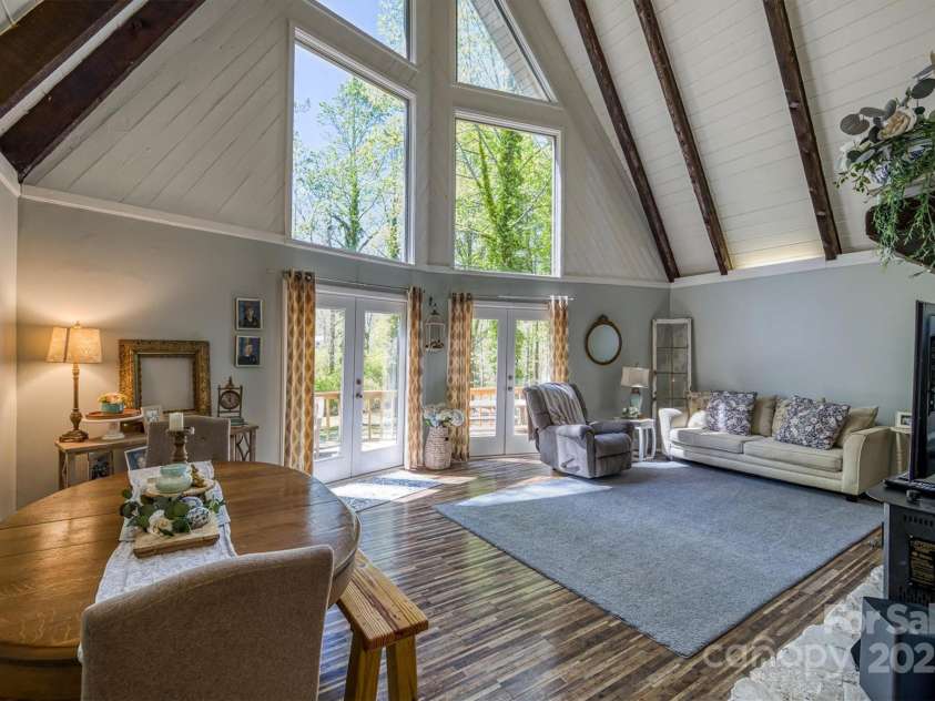 1680 17th Avenue Court, Hickory, NC 28601.  MLS# CAR4245460, YatesRealty ID 6623. 