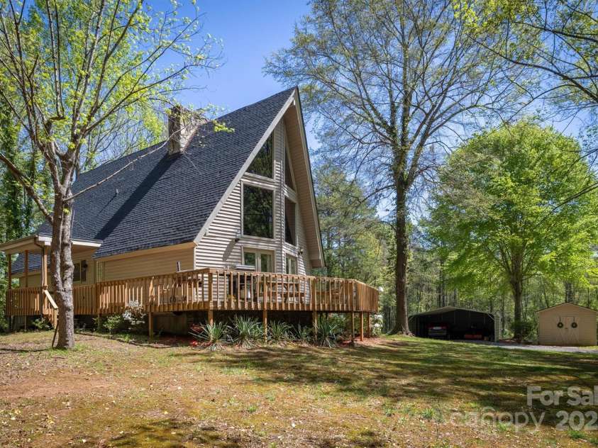 1680 17th Avenue Court, Hickory, NC 28601.  MLS# CAR4245460, YatesRealty ID 6623. 