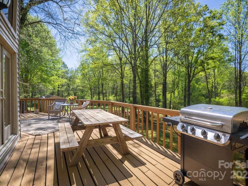 1680 17th Avenue Court, Hickory, NC 28601.  MLS# CAR4245460, YatesRealty ID 6623. 