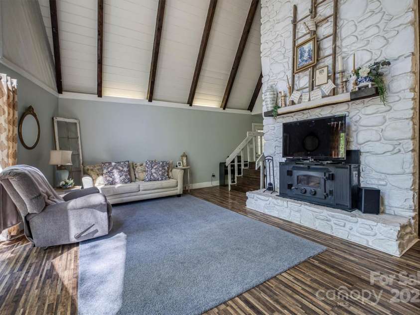 1680 17th Avenue Court, Hickory, NC 28601.  MLS# CAR4245460, YatesRealty ID 6623. 