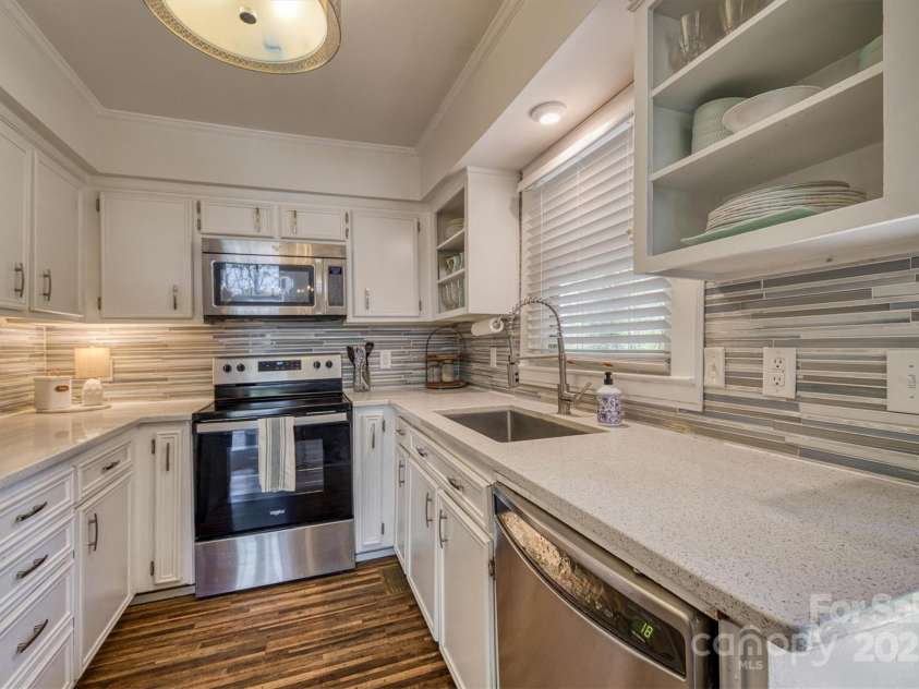 1680 17th Avenue Court, Hickory, NC 28601.  MLS# CAR4245460, YatesRealty ID 6623. 