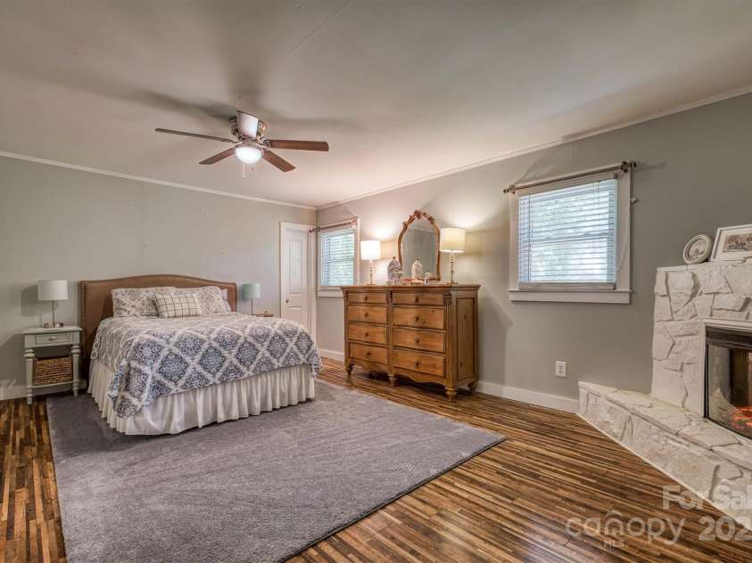 1680 17th Avenue Court, Hickory, NC 28601.  MLS# CAR4245460, YatesRealty ID 6623. 