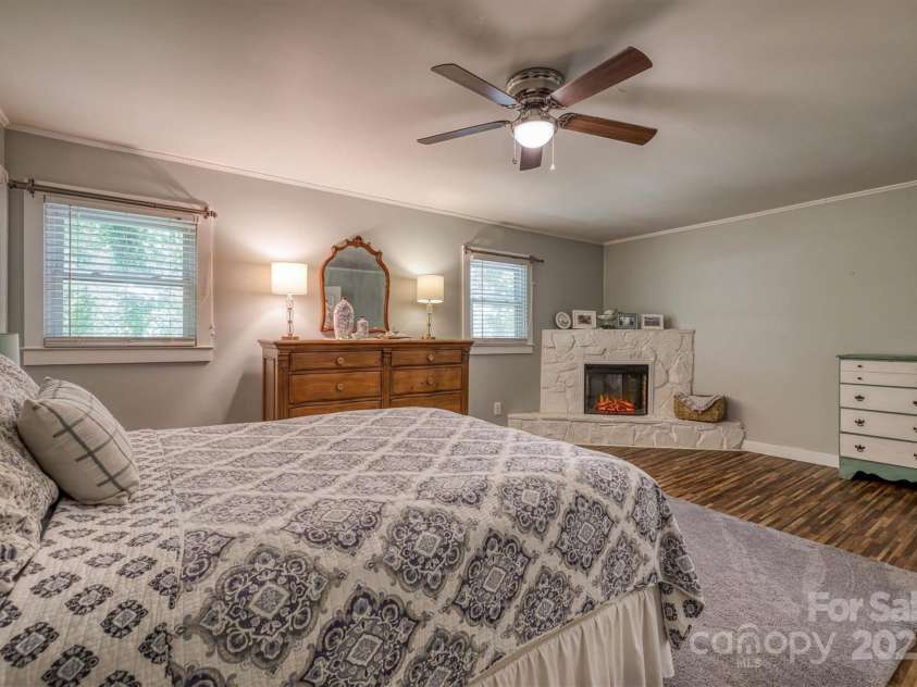 1680 17th Avenue Court, Hickory, NC 28601.  MLS# CAR4245460, YatesRealty ID 6623. 