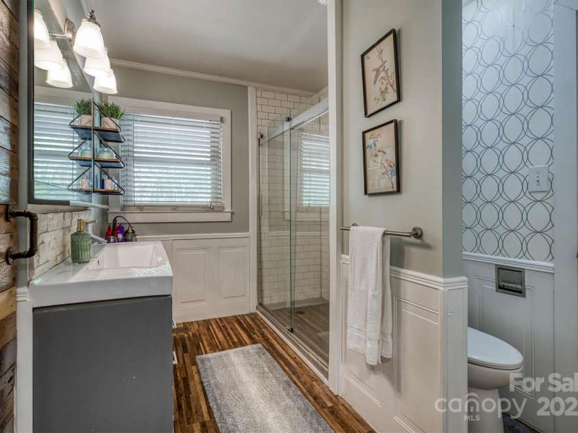 1680 17th Avenue Court, Hickory, NC 28601.  MLS# CAR4245460, YatesRealty ID 6623. 