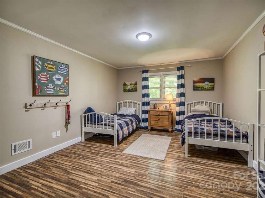 1680 17th Avenue Court, Hickory, NC 28601.  MLS# CAR4245460, YatesRealty ID 6623. 