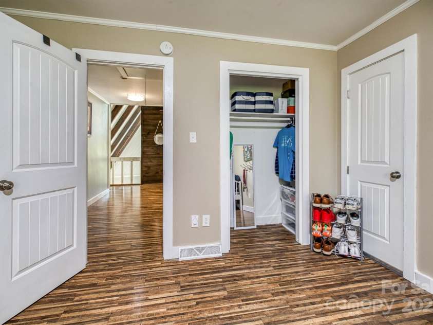 1680 17th Avenue Court, Hickory, NC 28601.  MLS# CAR4245460, YatesRealty ID 6623. 