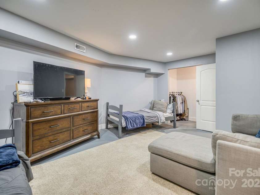 1680 17th Avenue Court, Hickory, NC 28601.  MLS# CAR4245460, YatesRealty ID 6623. 