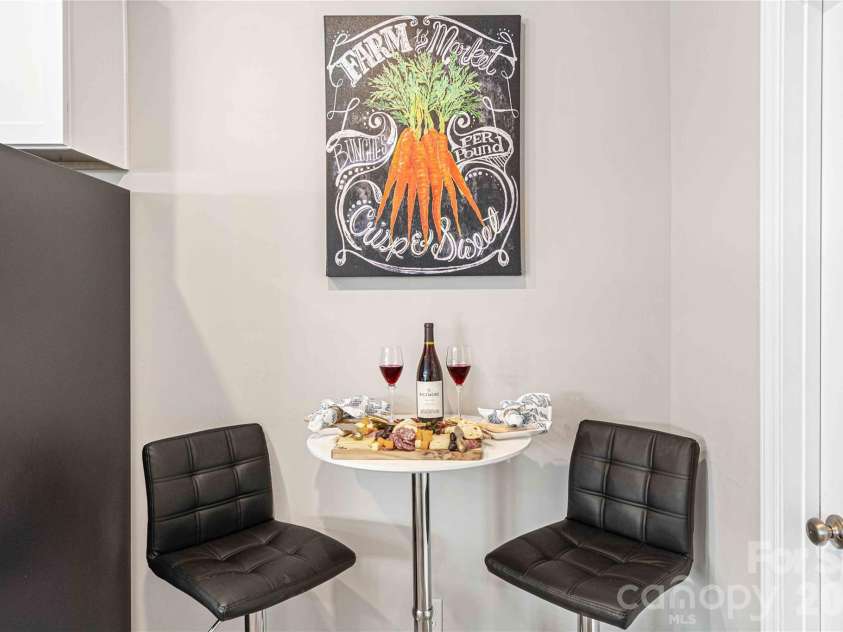 22 Daniel Road, Asheville, NC 28806.  MLS# CAR4347037, YatesRealty ID 6623. Breakfast seating
