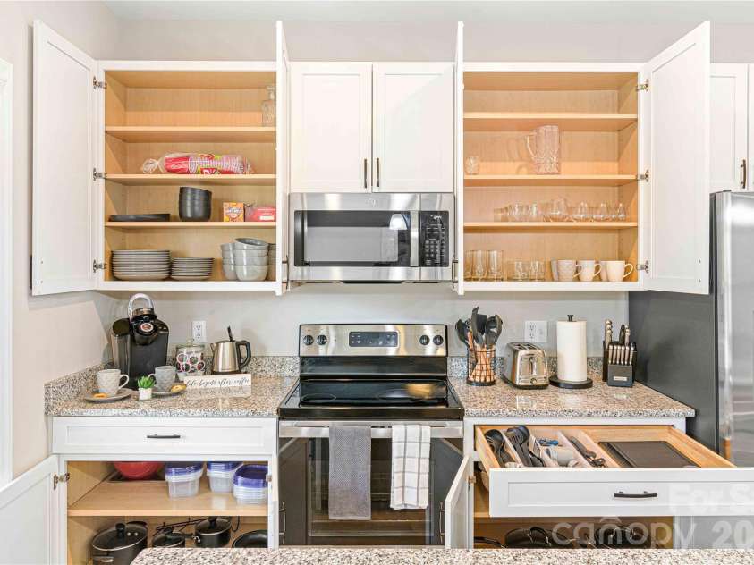 22 Daniel Road, Asheville, NC 28806.  MLS# CAR4347037, YatesRealty ID 6623. Kitchen