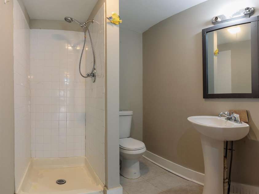 1209 Wilson W Lee Boulevard, Statesville, NC 28677.  MLS# CAR4354984, YatesRealty ID 6625. 2nd Bathroom