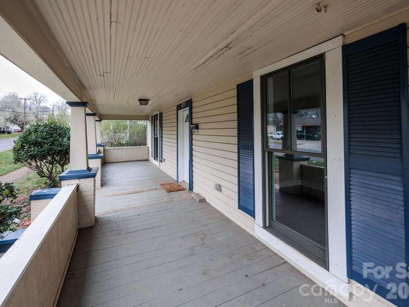 1209 Wilson W Lee Boulevard, Statesville, NC 28677.  MLS# CAR4354984, YatesRealty ID 6625. 