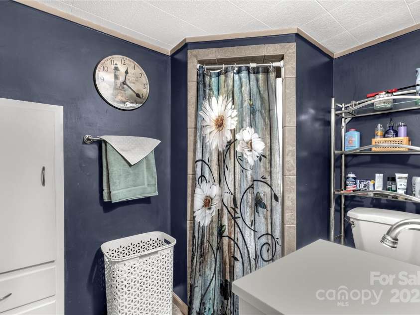 510 Jackson Road, Lancaster, SC 29720.  MLS# CAR4244352, YatesRealty ID 6627. Basement - Bathroom