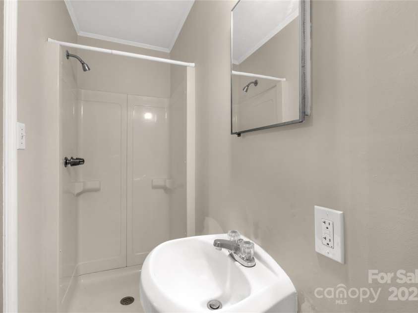 510 Jackson Road, Lancaster, SC 29720.  MLS# CAR4244352, YatesRealty ID 6627. Main level - bathroom #2