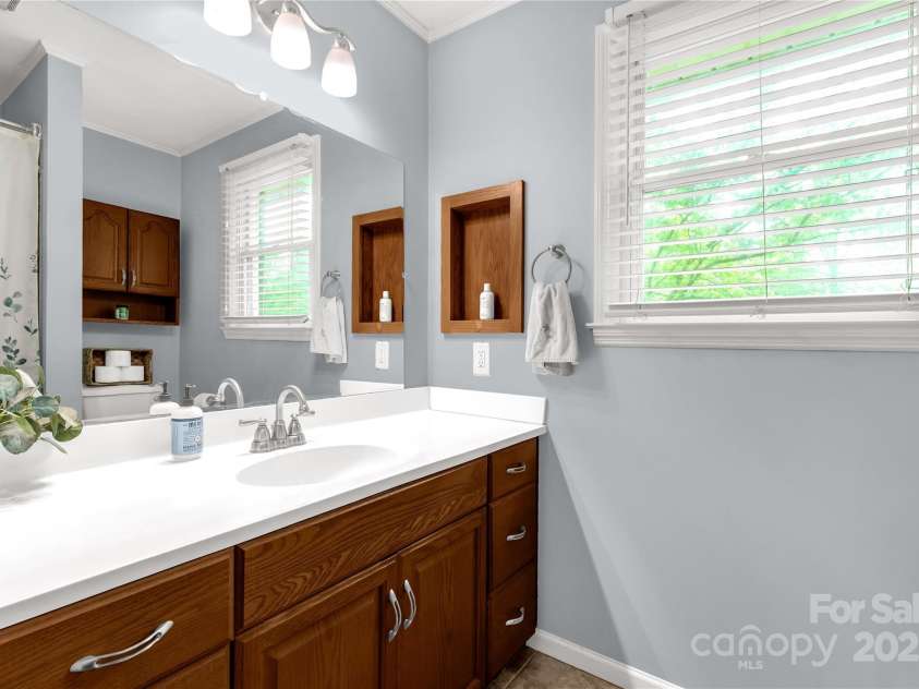 510 Jackson Road, Lancaster, SC 29720.  MLS# CAR4244352, YatesRealty ID 6627. Main level - hall bath