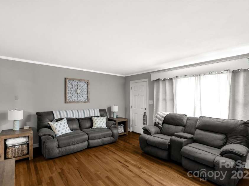 510 Jackson Road, Lancaster, SC 29720.  MLS# CAR4244352, YatesRealty ID 6627. Main level - living room