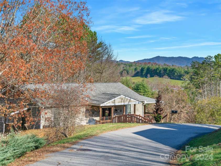 16 Sunny Lane, Mars Hill, NC 28754.  MLS# CAR4204818, YatesRealty ID 6629. 