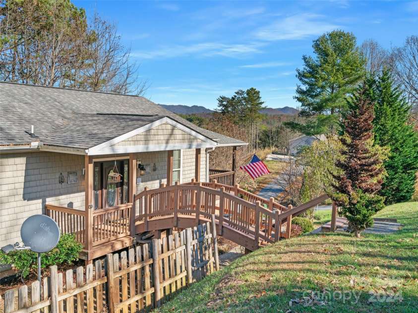 16 Sunny Lane, Mars Hill, NC 28754.  MLS# CAR4204818, YatesRealty ID 6629. 