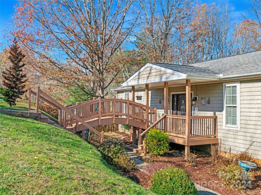 16 Sunny Lane, Mars Hill, NC 28754.  MLS# CAR4204818, YatesRealty ID 6629. 