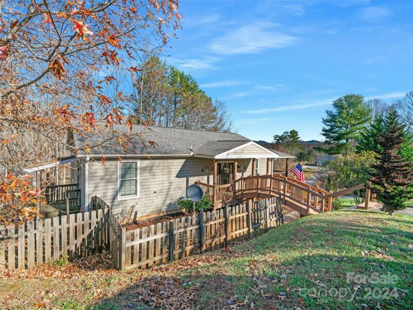 16 Sunny Lane, Mars Hill, NC 28754.  MLS# CAR4204818, YatesRealty ID 6629. 