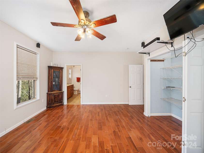 16 Sunny Lane, Mars Hill, NC 28754.  MLS# CAR4204818, YatesRealty ID 6629. 