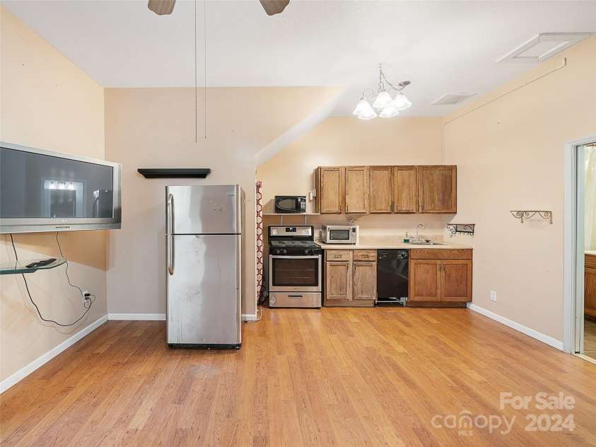 16 Sunny Lane, Mars Hill, NC 28754.  MLS# CAR4204818, YatesRealty ID 6629. 