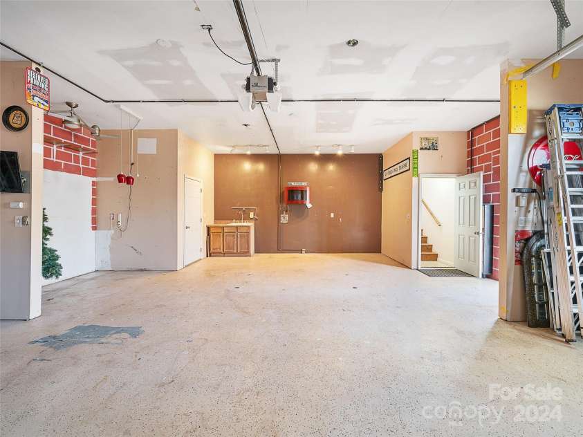 16 Sunny Lane, Mars Hill, NC 28754.  MLS# CAR4204818, YatesRealty ID 6629. 