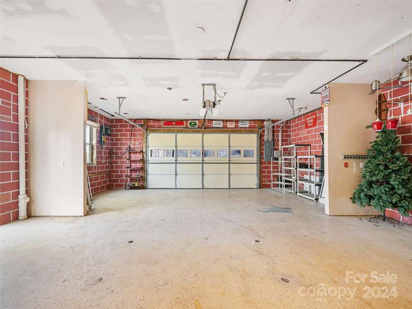 16 Sunny Lane, Mars Hill, NC 28754.  MLS# CAR4204818, YatesRealty ID 6629. 