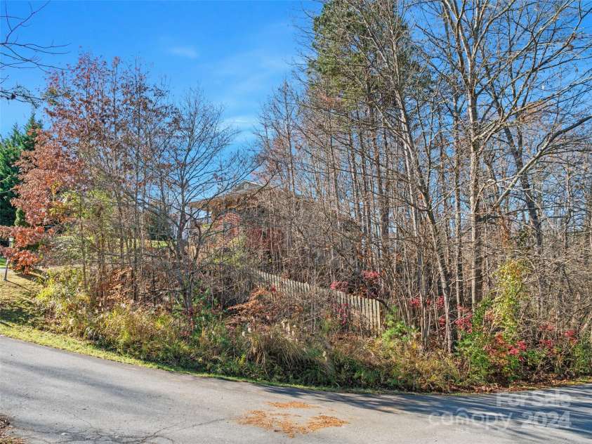 16 Sunny Lane, Mars Hill, NC 28754.  MLS# CAR4204818, YatesRealty ID 6629. 