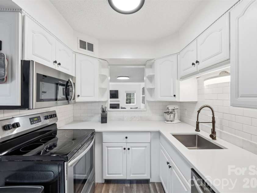 3617 Maple Glen Lane, Charlotte, NC 28226.  MLS# CAR4338646, YatesRealty ID 6629. 