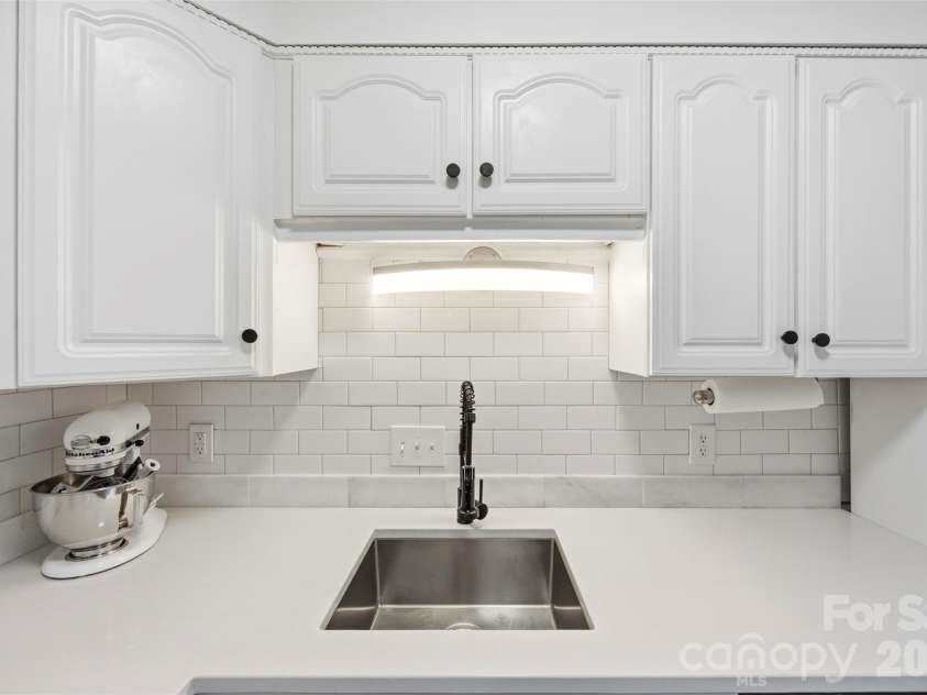 3617 Maple Glen Lane, Charlotte, NC 28226.  MLS# CAR4338646, YatesRealty ID 6629. 