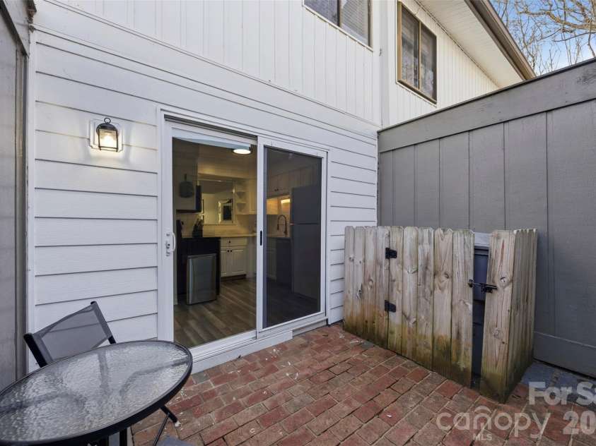 3617 Maple Glen Lane, Charlotte, NC 28226.  MLS# CAR4338646, YatesRealty ID 6629. 