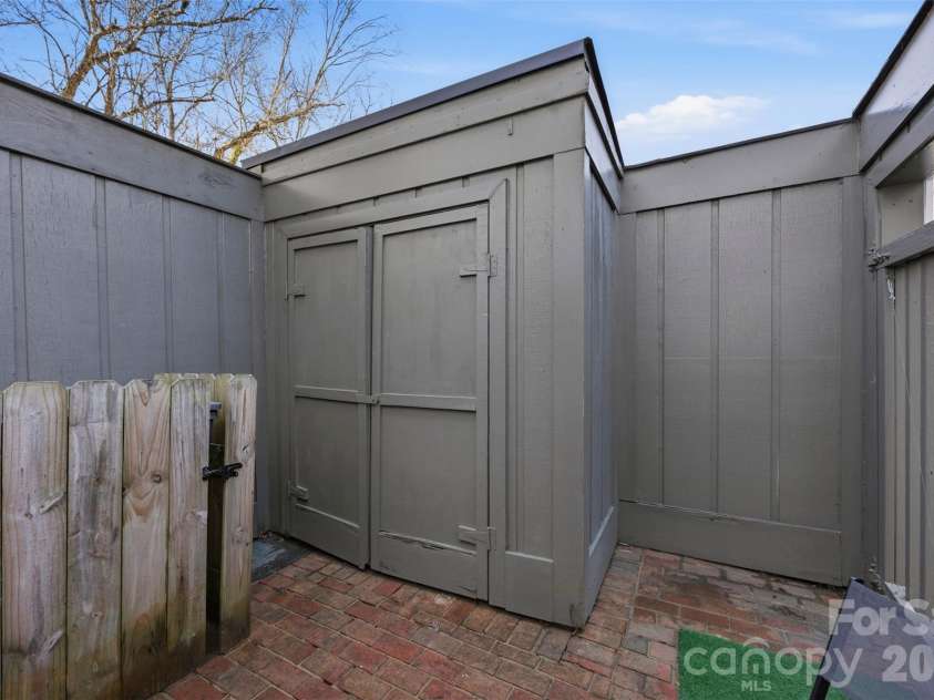 3617 Maple Glen Lane, Charlotte, NC 28226.  MLS# CAR4338646, YatesRealty ID 6629. 