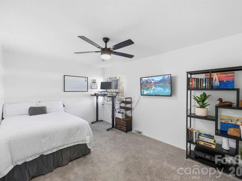 3617 Maple Glen Lane, Charlotte, NC 28226.  MLS# CAR4338646, YatesRealty ID 6629. 