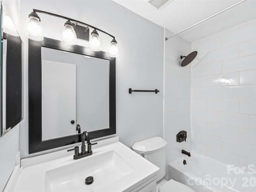 3617 Maple Glen Lane, Charlotte, NC 28226.  MLS# CAR4338646, YatesRealty ID 6629. 