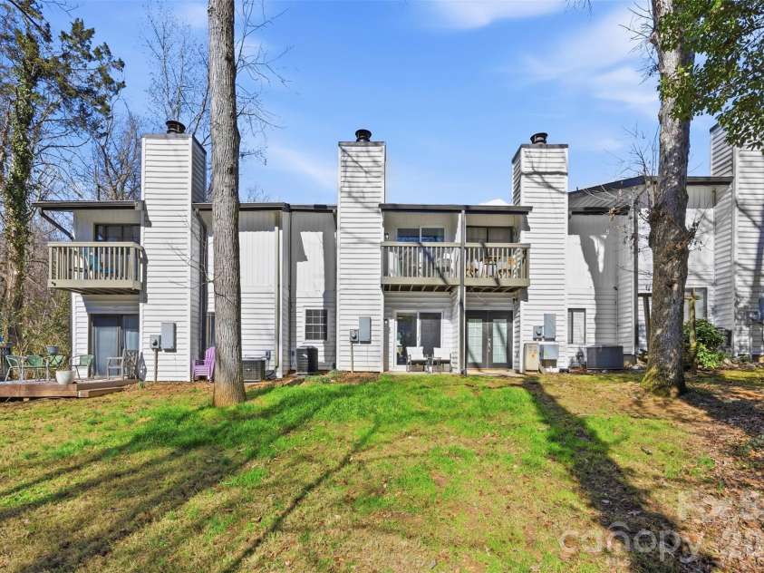 3617 Maple Glen Lane, Charlotte, NC 28226.  MLS# CAR4338646, YatesRealty ID 6629. 