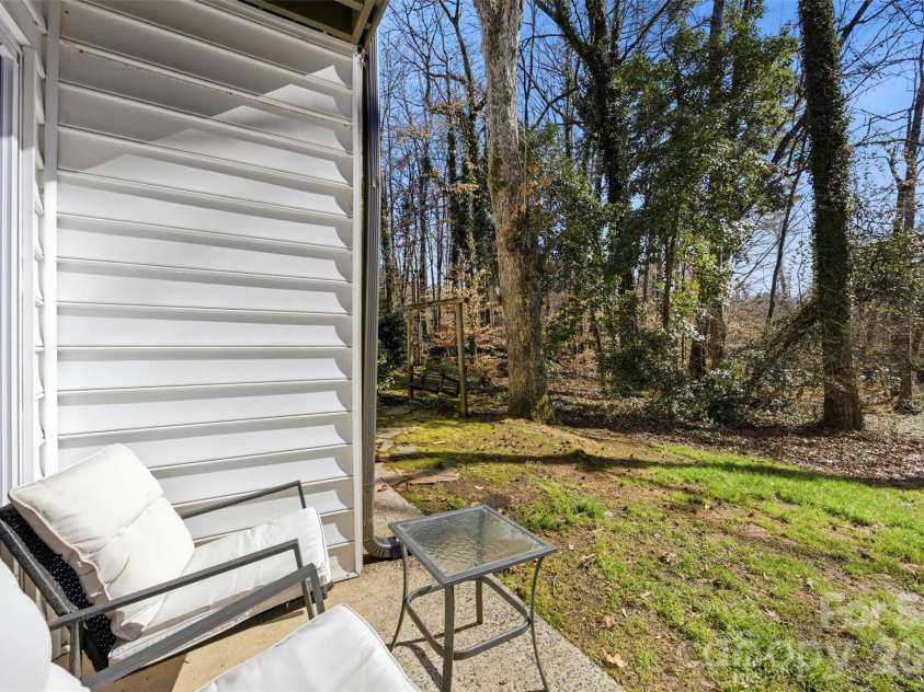 3617 Maple Glen Lane, Charlotte, NC 28226.  MLS# CAR4338646, YatesRealty ID 6629. 
