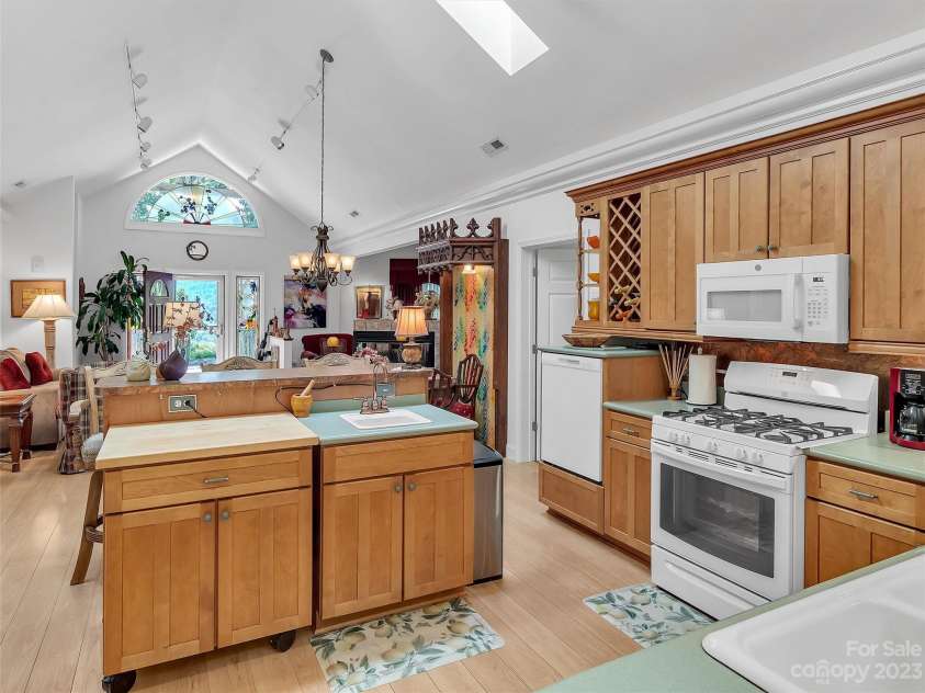 144 Ruffed Grouse Lane, Waynesville, NC 28786.  MLS# CAR4042474, YatesRealty ID 663. 