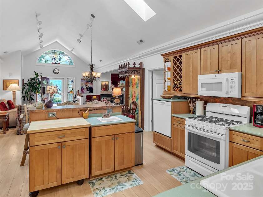 144 Ruffed Grouse Lane, Waynesville, NC 28786.  MLS# CAR4042474, YatesRealty ID 663. 