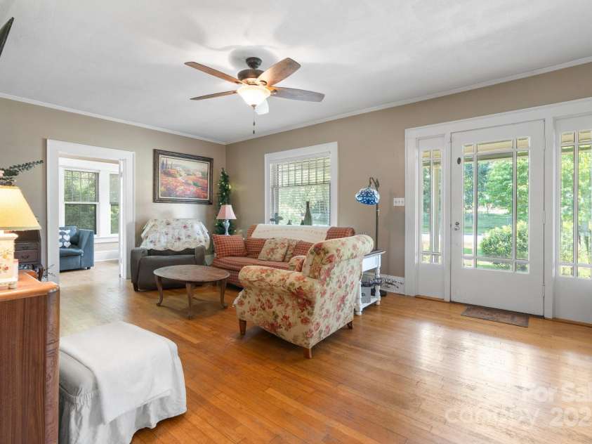 313 Main Street, Morganton, NC 28655.  MLS# CAR4275502, YatesRealty ID 663. 