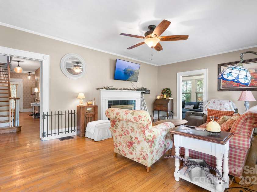 313 Main Street, Morganton, NC 28655.  MLS# CAR4275502, YatesRealty ID 663. 