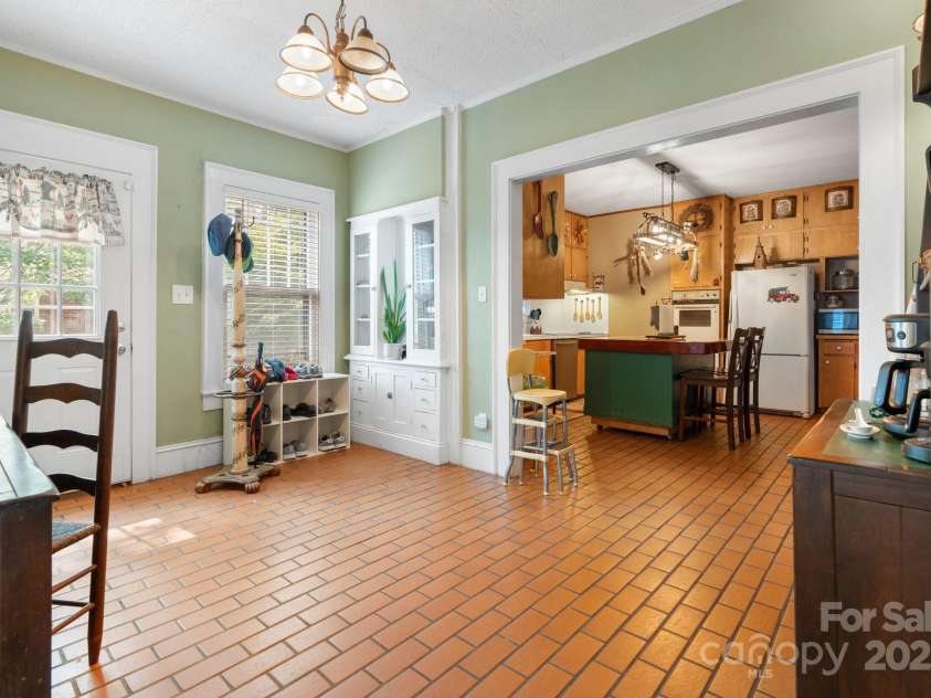 313 Main Street, Morganton, NC 28655.  MLS# CAR4275502, YatesRealty ID 663. 