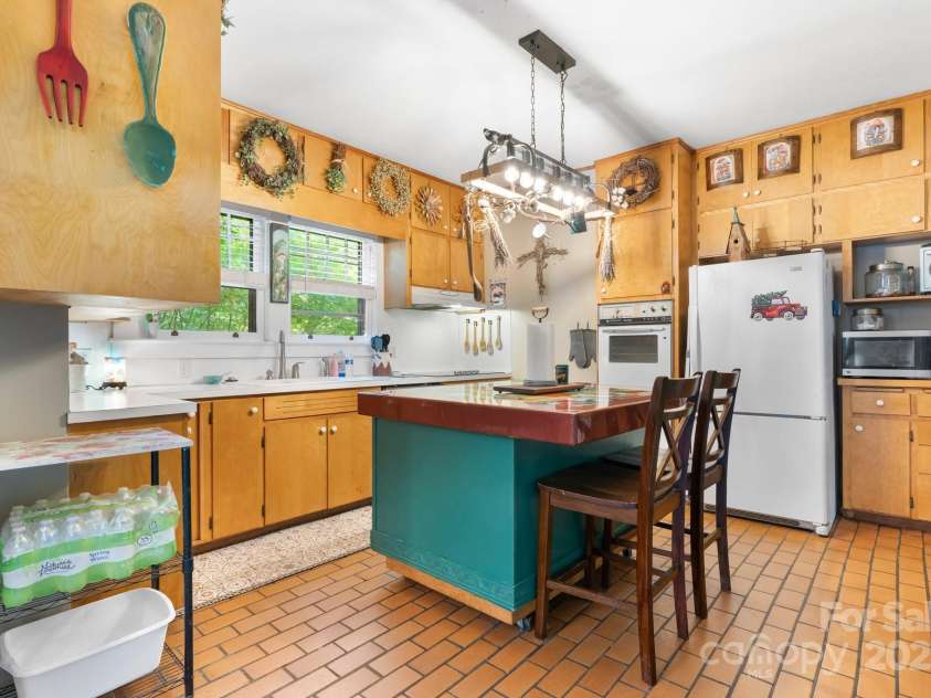 313 Main Street, Morganton, NC 28655.  MLS# CAR4275502, YatesRealty ID 663. 