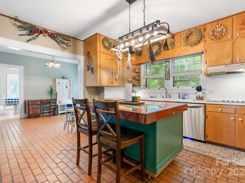 313 Main Street, Morganton, NC 28655.  MLS# CAR4275502, YatesRealty ID 663. 