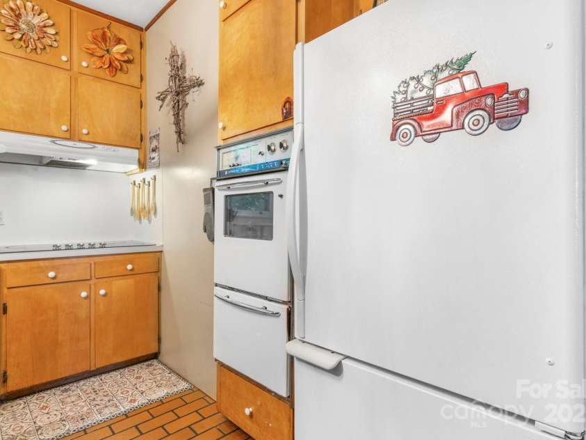 313 Main Street, Morganton, NC 28655.  MLS# CAR4275502, YatesRealty ID 663. 