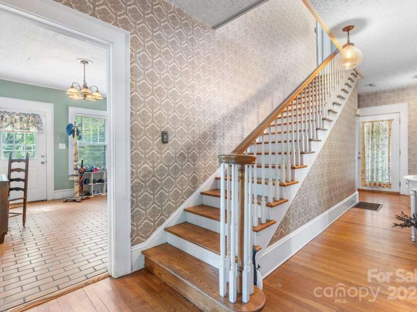 313 Main Street, Morganton, NC 28655.  MLS# CAR4275502, YatesRealty ID 663. 