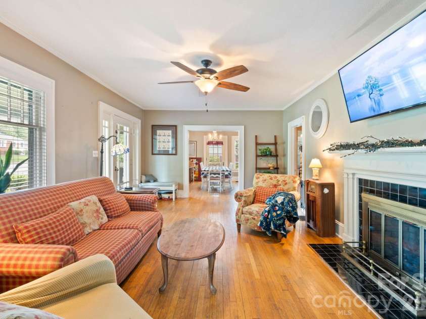 313 Main Street, Morganton, NC 28655.  MLS# CAR4401633, YatesRealty ID 663. 
