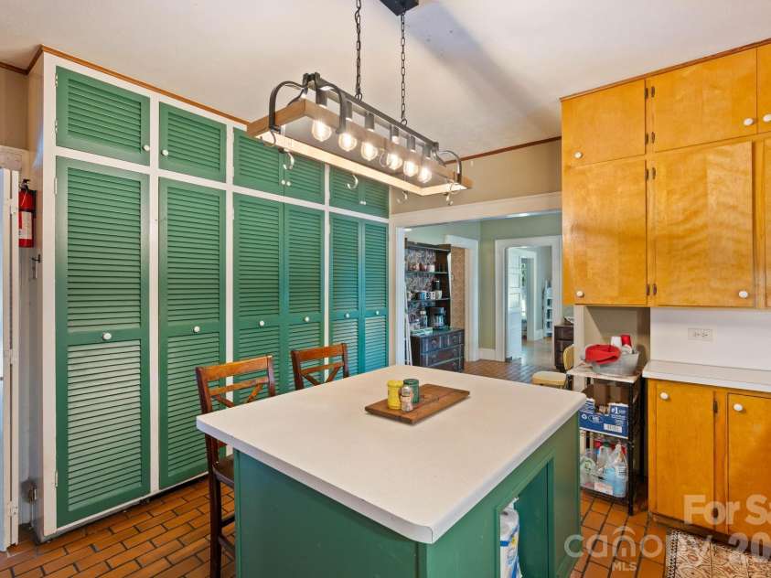 313 Main Street, Morganton, NC 28655.  MLS# CAR4401633, YatesRealty ID 663. 
