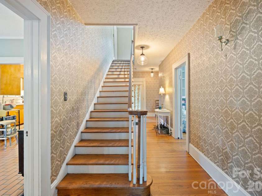 313 Main Street, Morganton, NC 28655.  MLS# CAR4401633, YatesRealty ID 663. 