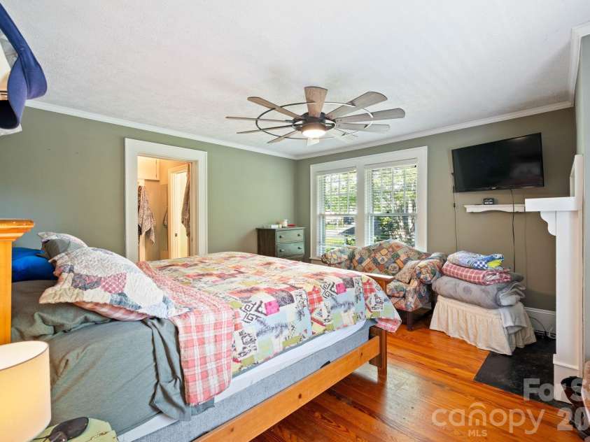313 Main Street, Morganton, NC 28655.  MLS# CAR4401633, YatesRealty ID 663. 