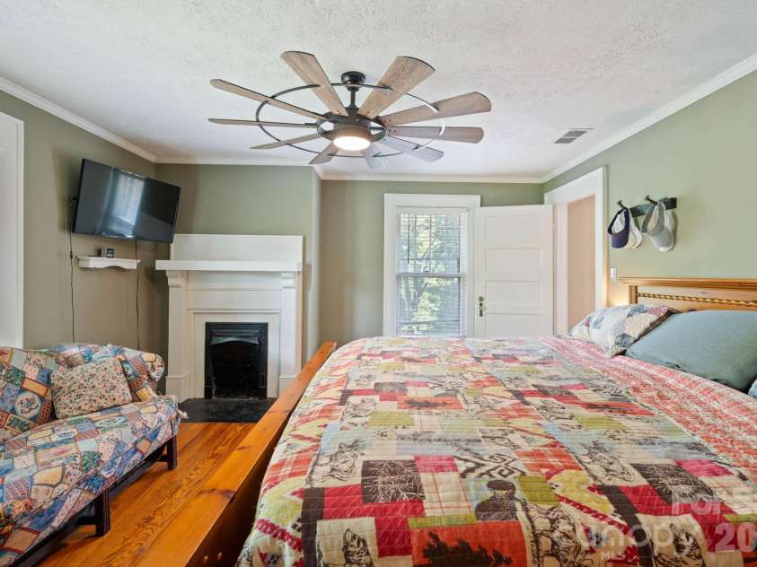 313 Main Street, Morganton, NC 28655.  MLS# CAR4401633, YatesRealty ID 663. 